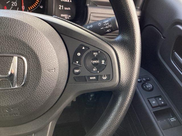 �X�e�A�����O�E�葤�Ɉ��S�^�]�x���@�\�̃z���_�Z���V���O���R���g���[������X�C�b�`�A���葤�ɃI�[�f�B�I�֘A�̃R���g���[���X�C�b�`��z�u�A��������炷���ƂȂ��^�]�ɏW���ł��܂�