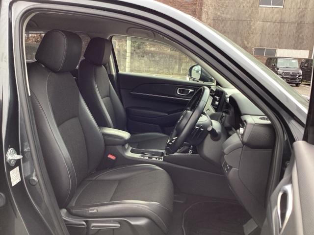 �t�����g�͉^�]�ȂƏ���Ȃ��ʁX�̍L�X�Ƃ����Z�p���[�g�V�[�g�ł��A�^�]�Ȃ́A�����𒲐��ł���n�C�g�A�W���X�^�[�t���ł��B