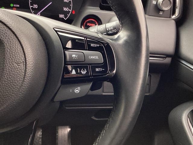 �z���_�Z���V���O�̑��암�́A�X�e�A�����O�̉E���ɔz�u����Ă��܂�