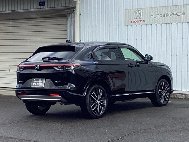 ヴェゼル ｅ：ＨＥＶＺ　ＢＳＩ・後退出庫サポートレス　Ｓヒータ　地デジフルセグＴＶ　定期点検記録簿　サイドエアバッグ　後カメラ　前後障害物センサー　横滑防止装置　エアコン　ＬＥＤヘットライト　パワステ　ＵＳＢ接続　ナビＴＶ（8枚目）