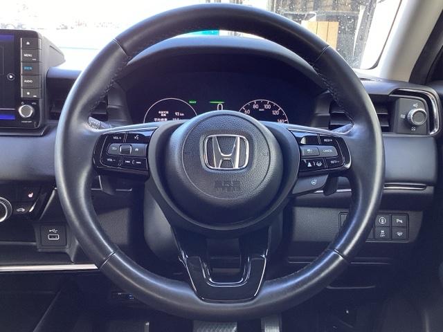 ヴェゼル ｅ：ＨＥＶＺ　ＢＳＩ・後退出庫サポートレス　Ｓヒータ　地デジフルセグＴＶ　定期点検記録簿　サイドエアバッグ　後カメラ　前後障害物センサー　横滑防止装置　エアコン　ＬＥＤヘットライト　パワステ　ＵＳＢ接続　ナビＴＶ（15枚目）