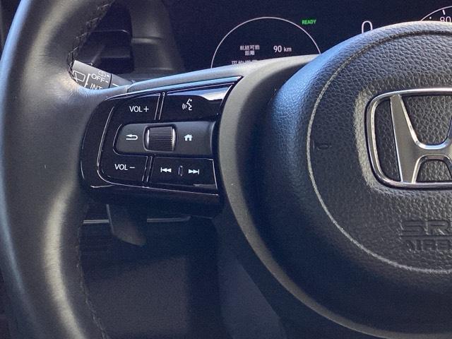 ヴェゼル ｅ：ＨＥＶＺ　ＢＳＩ・後退出庫サポートレス　Ｓヒータ　地デジフルセグＴＶ　定期点検記録簿　サイドエアバッグ　後カメラ　前後障害物センサー　横滑防止装置　エアコン　ＬＥＤヘットライト　パワステ　ＵＳＢ接続　ナビＴＶ（29枚目）