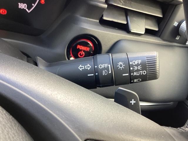 ヴェゼル ｅ：ＨＥＶＺ　ＢＳＩ・後退出庫サポートレス　Ｓヒータ　地デジフルセグＴＶ　定期点検記録簿　サイドエアバッグ　後カメラ　前後障害物センサー　横滑防止装置　エアコン　ＬＥＤヘットライト　パワステ　ＵＳＢ接続　ナビＴＶ（31枚目）