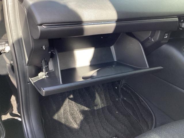 ヴェゼル ｅ：ＨＥＶＺ　ＢＳＩ・後退出庫サポートレス　Ｓヒータ　地デジフルセグＴＶ　定期点検記録簿　サイドエアバッグ　後カメラ　前後障害物センサー　横滑防止装置　エアコン　ＬＥＤヘットライト　パワステ　ＵＳＢ接続　ナビＴＶ（44枚目）