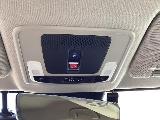 ヴェゼル ｅ：ＨＥＶＺ　ＢＳＩ・後退出庫サポートレス　Ｓヒータ　地デジフルセグＴＶ　定期点検記録簿　サイドエアバッグ　後カメラ　前後障害物センサー　横滑防止装置　エアコン　ＬＥＤヘットライト　パワステ　ＵＳＢ接続　ナビＴＶ（46枚目）