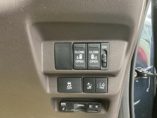 フリード Ｇ・ホンダセンシング　純正ナビ　フルセグ　６人乗り　Ｗ電動ドア　キーフリ　スマートキーシステム　イモビ　ＵＳＢポート　カラーバックモニター　横滑防止装置　ＬＥＤランプ　エアコン　クルコン　パワーウィンドウ　ＳＲＳ　ＡＢＳ（16枚目）