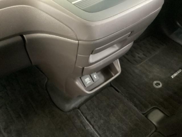 フリード Ｇ・ホンダセンシング　純正ナビ　フルセグ　６人乗り　Ｗ電動ドア　キーフリ　スマートキーシステム　イモビ　ＵＳＢポート　カラーバックモニター　横滑防止装置　ＬＥＤランプ　エアコン　クルコン　パワーウィンドウ　ＳＲＳ　ＡＢＳ（41枚目）