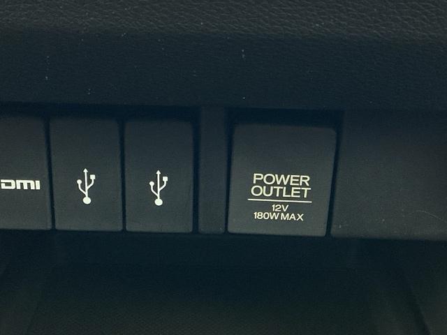 �����Q���X�}�[�g�t�H���Ȃǂ̏[�d�ɕ֗��Ȃt�r�a�W���b�N�E�����A�N�Z�T���[�\�P�b�g�i�d���\�P�b�g�j�ł��B�d������P�[�u�����Ȃ��΁A�X�}�[�g�t�H���Ȃǂ̓d�q�@��̏[�d�Ȃǂ��s�����Ƃ��ł��܂��B