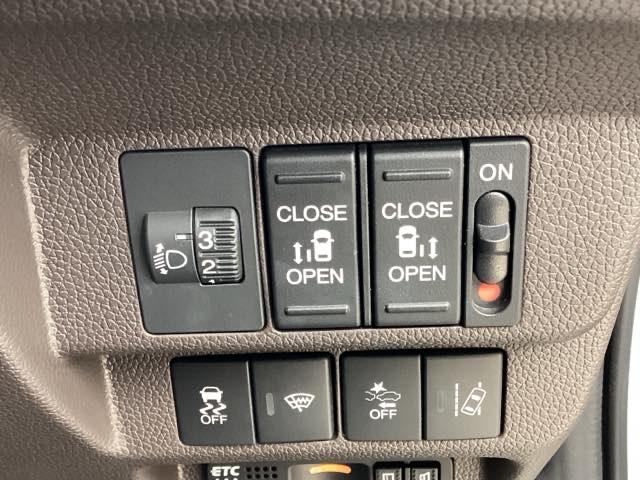 フリード G・ホンダセンシング ETC/純正ナビ/バックモニター/ホンダセンシング W電動ドア キーフリ スマートキーシステム イモビ USBポート カラーバックモニター 横滑防止装置 LEDランプ 整備点検記録簿 エアコン SRS(34枚目)