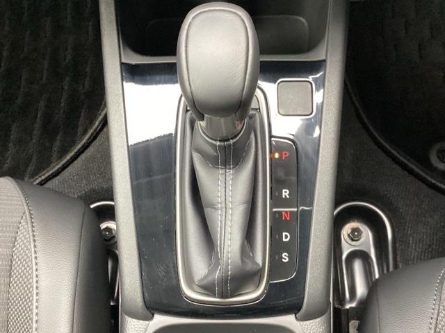 WR-V Z+ブラックスタイル HondaCONNECTforGathers+ナビ装着用スペシャルパッケージ/BLACKSTYLE専用装備 キーフリー サイドエアバック フルセグテレビ 横滑り防止機能 バックカメラ USB ABS(13枚目)