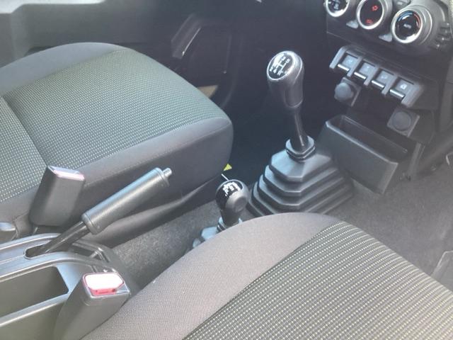 ジムニー XL 4WD/5MT/メモリーナビ DVD視聴可 ターボー ナビTV 横滑防止装置 シ-トヒ-タ- パートタイム4WD 助手席エアバッグ SRS フルオートエアコン PS ABS アイストップ スマ-トキ-(3枚目)