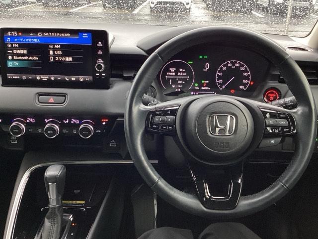 ヴェゼル ｅ：ＨＥＶＺ　ＥＴＣ／純正ナビ／バックモニター／ホンダセンシング　スマートキー＆プッシュスタート　サイドＳＲＳ　イモビ　地デジ　Ｂカメ　キーレスエントリー　Ｃソナー　ＵＳＢポート　ＰＳ　ＬＥＤライト　シートヒータ（3枚目）