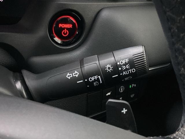 ヴェゼル ｅ：ＨＥＶＺ　ＥＴＣ／純正ナビ／バックモニター／ホンダセンシング　スマートキー＆プッシュスタート　サイドＳＲＳ　イモビ　地デジ　Ｂカメ　キーレスエントリー　Ｃソナー　ＵＳＢポート　ＰＳ　ＬＥＤライト　シートヒータ（31枚目）