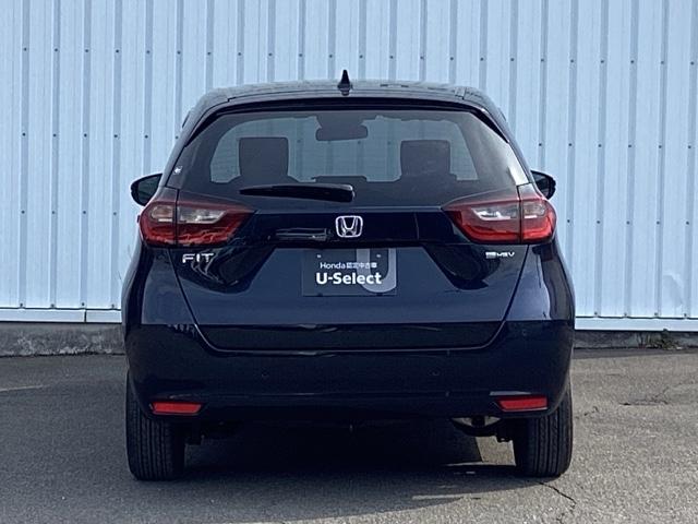 フィット ｅ：ＨＥＶホーム　ＥＴＣ／ディスプレイオーディオ／バックモニター／ホンダセンシング　ワンセグ　前後ソナー　バックビューモニター　Ｗエアバッグ　Ｉ－ＳＴＯＰ　ＬＥＤヘットライト　クルーズコントロール　スマキー　エアバッグ（9枚目）