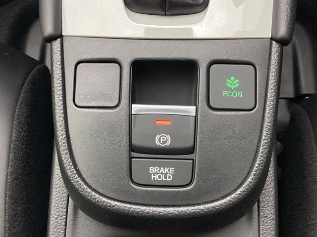 フィット ｅ：ＨＥＶホーム　ＥＴＣ／ディスプレイオーディオ／バックモニター／ホンダセンシング　ワンセグ　前後ソナー　バックビューモニター　Ｗエアバッグ　Ｉ－ＳＴＯＰ　ＬＥＤヘットライト　クルーズコントロール　スマキー　エアバッグ（14枚目）