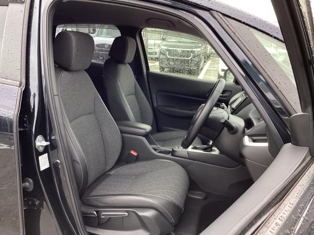 フィット ｅ：ＨＥＶホーム　ＥＴＣ／ディスプレイオーディオ／バックモニター／ホンダセンシング　ワンセグ　前後ソナー　バックビューモニター　Ｗエアバッグ　Ｉ－ＳＴＯＰ　ＬＥＤヘットライト　クルーズコントロール　スマキー　エアバッグ（16枚目）