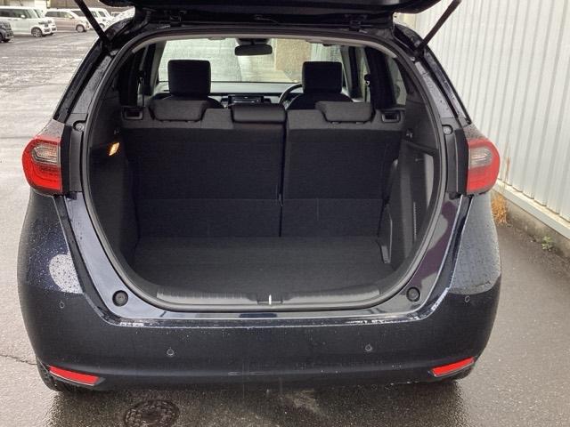 フィット ｅ：ＨＥＶホーム　ＥＴＣ／ディスプレイオーディオ／バックモニター／ホンダセンシング　ワンセグ　前後ソナー　バックビューモニター　Ｗエアバッグ　Ｉ－ＳＴＯＰ　ＬＥＤヘットライト　クルーズコントロール　スマキー　エアバッグ（18枚目）