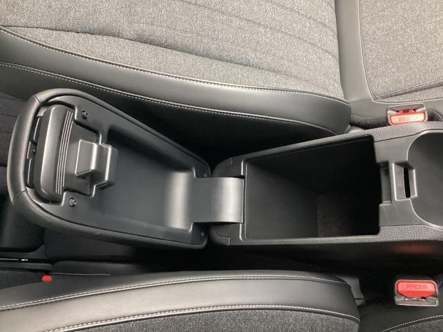 フィット ｅ：ＨＥＶホーム　ＥＴＣ／ディスプレイオーディオ／バックモニター／ホンダセンシング　ワンセグ　前後ソナー　バックビューモニター　Ｗエアバッグ　Ｉ－ＳＴＯＰ　ＬＥＤヘットライト　クルーズコントロール　スマキー　エアバッグ（24枚目）