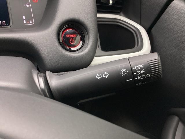 フィット ｅ：ＨＥＶホーム　ＥＴＣ／ディスプレイオーディオ／バックモニター／ホンダセンシング　ワンセグ　前後ソナー　バックビューモニター　Ｗエアバッグ　Ｉ－ＳＴＯＰ　ＬＥＤヘットライト　クルーズコントロール　スマキー　エアバッグ（27枚目）