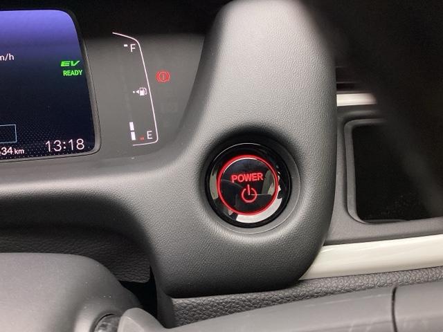 フィット ｅ：ＨＥＶホーム　ＥＴＣ／ディスプレイオーディオ／バックモニター／ホンダセンシング　ワンセグ　前後ソナー　バックビューモニター　Ｗエアバッグ　Ｉ－ＳＴＯＰ　ＬＥＤヘットライト　クルーズコントロール　スマキー　エアバッグ（28枚目）