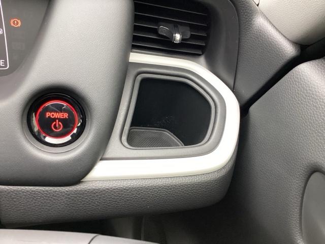 フィット ｅ：ＨＥＶホーム　ＥＴＣ／ディスプレイオーディオ／バックモニター／ホンダセンシング　ワンセグ　前後ソナー　バックビューモニター　Ｗエアバッグ　Ｉ－ＳＴＯＰ　ＬＥＤヘットライト　クルーズコントロール　スマキー　エアバッグ（29枚目）