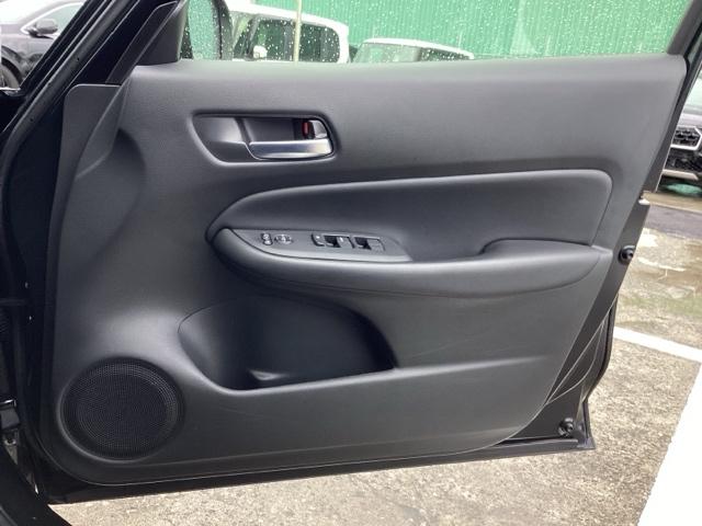 フィット ｅ：ＨＥＶホーム　ＥＴＣ／ディスプレイオーディオ／バックモニター／ホンダセンシング　ワンセグ　前後ソナー　バックビューモニター　Ｗエアバッグ　Ｉ－ＳＴＯＰ　ＬＥＤヘットライト　クルーズコントロール　スマキー　エアバッグ（33枚目）