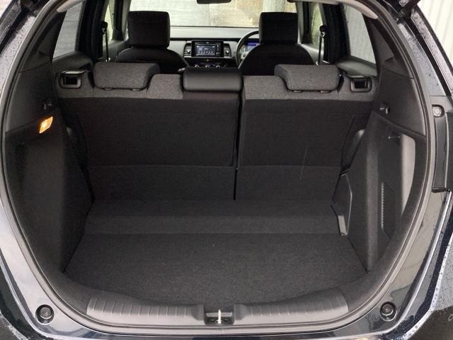 フィット ｅ：ＨＥＶホーム　ＥＴＣ／ディスプレイオーディオ／バックモニター／ホンダセンシング　ワンセグ　前後ソナー　バックビューモニター　Ｗエアバッグ　Ｉ－ＳＴＯＰ　ＬＥＤヘットライト　クルーズコントロール　スマキー　エアバッグ（36枚目）