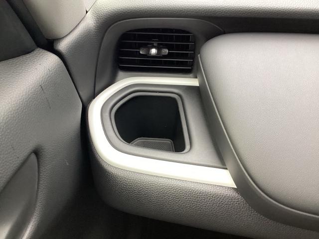 フィット ｅ：ＨＥＶホーム　ＥＴＣ／ディスプレイオーディオ／バックモニター／ホンダセンシング　ワンセグ　前後ソナー　バックビューモニター　Ｗエアバッグ　Ｉ－ＳＴＯＰ　ＬＥＤヘットライト　クルーズコントロール　スマキー　エアバッグ（39枚目）