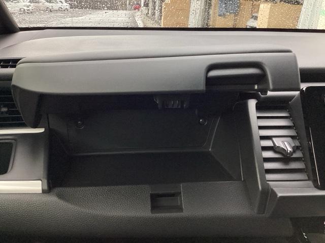 フィット ｅ：ＨＥＶホーム　ＥＴＣ／ディスプレイオーディオ／バックモニター／ホンダセンシング　ワンセグ　前後ソナー　バックビューモニター　Ｗエアバッグ　Ｉ－ＳＴＯＰ　ＬＥＤヘットライト　クルーズコントロール　スマキー　エアバッグ（40枚目）