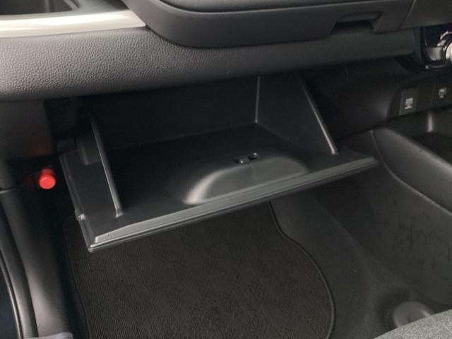 フィット ｅ：ＨＥＶホーム　ＥＴＣ／ディスプレイオーディオ／バックモニター／ホンダセンシング　ワンセグ　前後ソナー　バックビューモニター　Ｗエアバッグ　Ｉ－ＳＴＯＰ　ＬＥＤヘットライト　クルーズコントロール　スマキー　エアバッグ（41枚目）