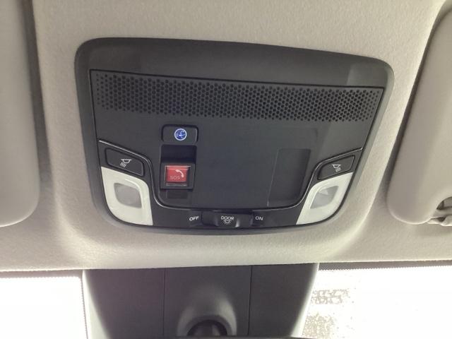 フィット ｅ：ＨＥＶホーム　ＥＴＣ／ディスプレイオーディオ／バックモニター／ホンダセンシング　ワンセグ　前後ソナー　バックビューモニター　Ｗエアバッグ　Ｉ－ＳＴＯＰ　ＬＥＤヘットライト　クルーズコントロール　スマキー　エアバッグ（43枚目）