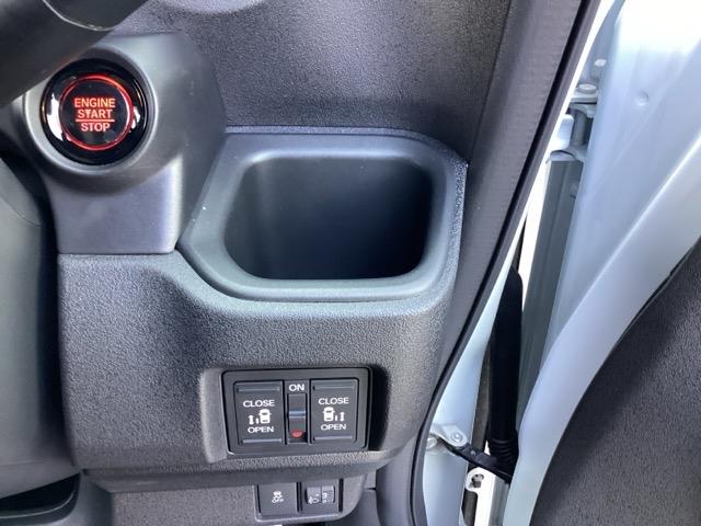 N-BOXカスタム ベースグレード 運転席&助手席シートヒーター/メモリーナビ/LEDヘッドライト 1オーナー USB フルセグテレビ ISTOP LEDライト Bカメラ オートエアコン ベンチS 前席シートヒーター Sキー ETC(31枚目)