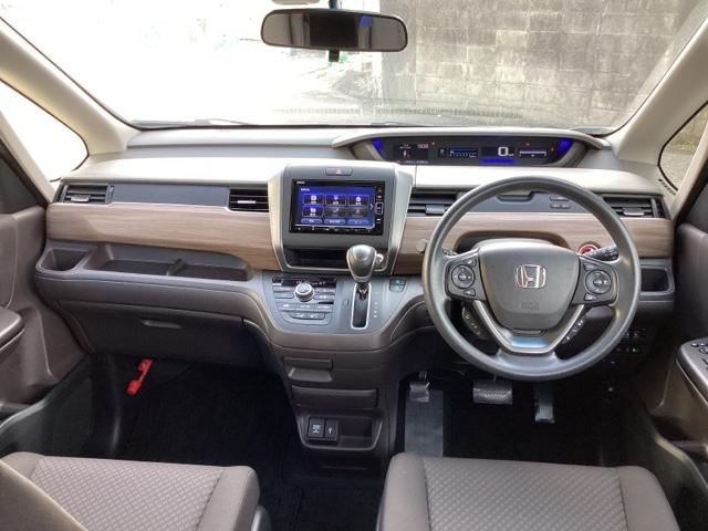 フリード Ｇ　ＬＥＤヘッドライト＋ＬＥＤアクティブコーナリングライト　ＥＣＯＮ　横滑り防止システム　Ｒカメ　パワーウィンド　盗難防止システム　地デジＴＶ　カーテンエアバッグ　キーフリ　パワーステアリング　クルコン（2枚目）