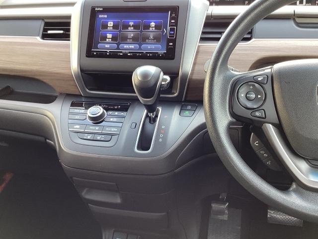 フリード Ｇ　ＬＥＤヘッドライト＋ＬＥＤアクティブコーナリングライト　ＥＣＯＮ　横滑り防止システム　Ｒカメ　パワーウィンド　盗難防止システム　地デジＴＶ　カーテンエアバッグ　キーフリ　パワーステアリング　クルコン（3枚目）