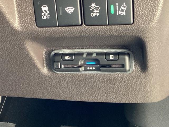 フリード Ｇ　ＬＥＤヘッドライト＋ＬＥＤアクティブコーナリングライト　ＥＣＯＮ　横滑り防止システム　Ｒカメ　パワーウィンド　盗難防止システム　地デジＴＶ　カーテンエアバッグ　キーフリ　パワーステアリング　クルコン（13枚目）