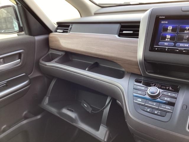 フリード Ｇ　ＬＥＤヘッドライト＋ＬＥＤアクティブコーナリングライト　ＥＣＯＮ　横滑り防止システム　Ｒカメ　パワーウィンド　盗難防止システム　地デジＴＶ　カーテンエアバッグ　キーフリ　パワーステアリング　クルコン（25枚目）