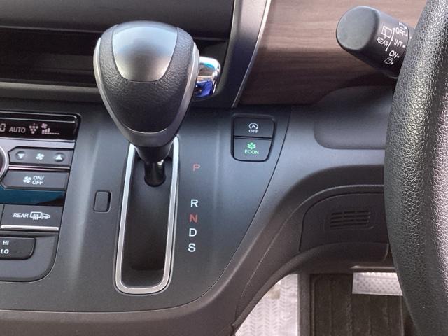 フリード Ｇ　ＬＥＤヘッドライト＋ＬＥＤアクティブコーナリングライト　ＥＣＯＮ　横滑り防止システム　Ｒカメ　パワーウィンド　盗難防止システム　地デジＴＶ　カーテンエアバッグ　キーフリ　パワーステアリング　クルコン（30枚目）