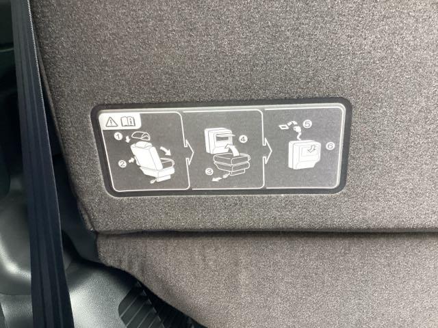 フリード Ｇ　ＬＥＤヘッドライト＋ＬＥＤアクティブコーナリングライト　ＥＣＯＮ　横滑り防止システム　Ｒカメ　パワーウィンド　盗難防止システム　地デジＴＶ　カーテンエアバッグ　キーフリ　パワーステアリング　クルコン（46枚目）