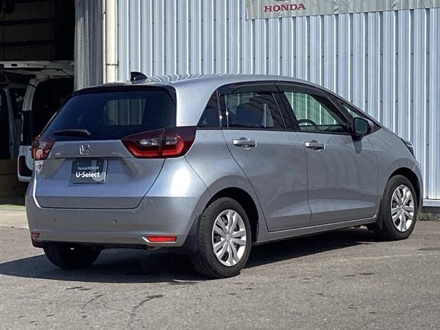 フィット ホーム　メモリーナビ／ＬＥＤヘッドライト　ＵＳＢポート　前後障害物センサー　Ｗエアバック　ｉストップ　ＬＥＤヘットライト　スマ－トキ－　横滑り防止機能　記録簿　ＥＴＣ車載器　盗難防止装置　エアバッグ　ＡＢＳ（8枚目）