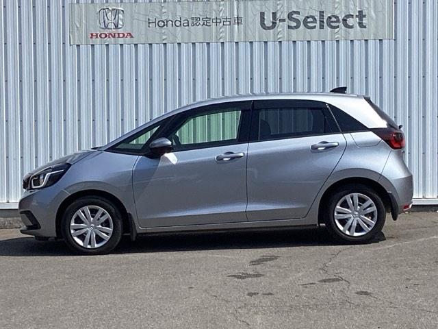 フィット ホーム　メモリーナビ／ＬＥＤヘッドライト　ＵＳＢポート　前後障害物センサー　Ｗエアバック　ｉストップ　ＬＥＤヘットライト　スマ－トキ－　横滑り防止機能　記録簿　ＥＴＣ車載器　盗難防止装置　エアバッグ　ＡＢＳ（10枚目）