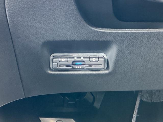 フィット ホーム　メモリーナビ／ＬＥＤヘッドライト　ＵＳＢポート　前後障害物センサー　Ｗエアバック　ｉストップ　ＬＥＤヘットライト　スマ－トキ－　横滑り防止機能　記録簿　ＥＴＣ車載器　盗難防止装置　エアバッグ　ＡＢＳ（14枚目）