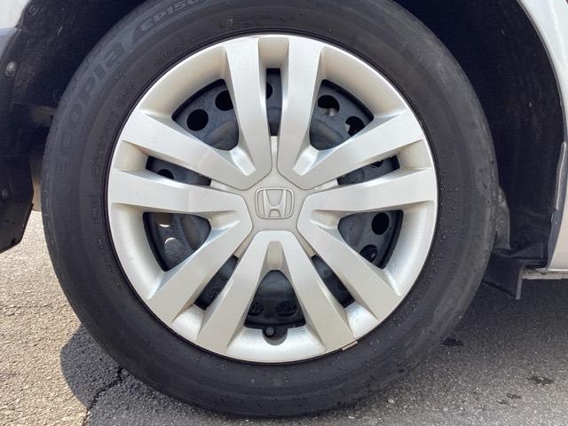 フィット ホーム　メモリーナビ／ＬＥＤヘッドライト　ＵＳＢポート　前後障害物センサー　Ｗエアバック　ｉストップ　ＬＥＤヘットライト　スマ－トキ－　横滑り防止機能　記録簿　ＥＴＣ車載器　盗難防止装置　エアバッグ　ＡＢＳ（20枚目）