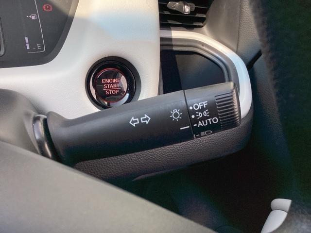 フィット ホーム　メモリーナビ／ＬＥＤヘッドライト　ＵＳＢポート　前後障害物センサー　Ｗエアバック　ｉストップ　ＬＥＤヘットライト　スマ－トキ－　横滑り防止機能　記録簿　ＥＴＣ車載器　盗難防止装置　エアバッグ　ＡＢＳ（28枚目）