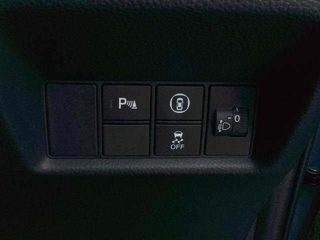 フィット ホーム　メモリーナビ／ＬＥＤヘッドライト　ＵＳＢポート　前後障害物センサー　Ｗエアバック　ｉストップ　ＬＥＤヘットライト　スマ－トキ－　横滑り防止機能　記録簿　ＥＴＣ車載器　盗難防止装置　エアバッグ　ＡＢＳ（31枚目）