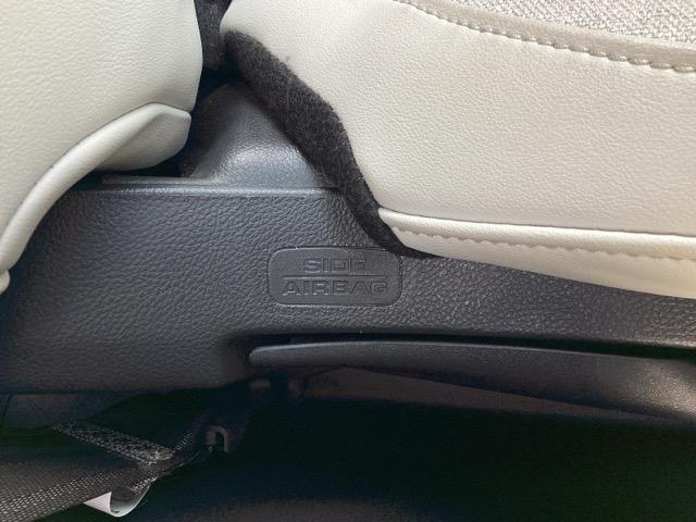 フィット ホーム　メモリーナビ／ＬＥＤヘッドライト　ＵＳＢポート　前後障害物センサー　Ｗエアバック　ｉストップ　ＬＥＤヘットライト　スマ－トキ－　横滑り防止機能　記録簿　ＥＴＣ車載器　盗難防止装置　エアバッグ　ＡＢＳ（33枚目）