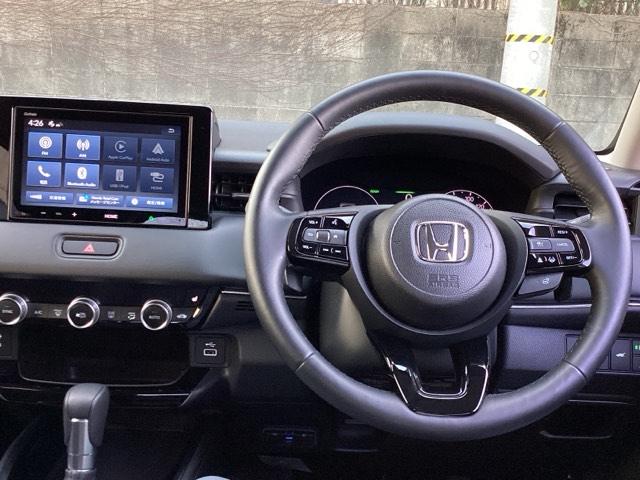 ヴェゼル ｅ：ＨＥＶＺ　ＥＴＣ／ディスプレイオーディオ／バックモニター／ホンダセンシング　スマートキー＆プッシュスタート　サイドＳＲＳ　オートテールゲート　イモビ　Ｂカメ　キーレスエントリー　Ｃソナー　ＵＳＢポート　ＰＳ（3枚目）