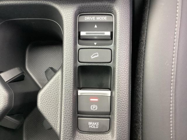 ヴェゼル ｅ：ＨＥＶＺ　ＥＴＣ／ディスプレイオーディオ／バックモニター／ホンダセンシング　スマートキー＆プッシュスタート　サイドＳＲＳ　オートテールゲート　イモビ　Ｂカメ　キーレスエントリー　Ｃソナー　ＵＳＢポート　ＰＳ（22枚目）