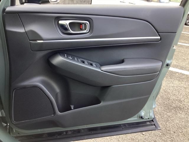 ヴェゼル ｅ：ＨＥＶＺ　ＥＴＣ／ディスプレイオーディオ／バックモニター／ホンダセンシング　スマートキー＆プッシュスタート　サイドＳＲＳ　オートテールゲート　イモビ　Ｂカメ　キーレスエントリー　Ｃソナー　ＵＳＢポート　ＰＳ（33枚目）