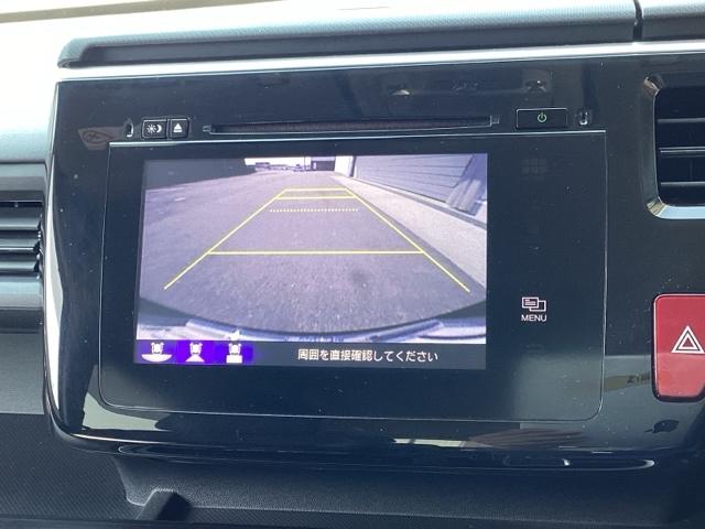 ���A�J�����̉摜�ł��I�R�r���[�؂�ւ���K�C�h���\�����ł���o�b�N�J�����ł��o�b�N�ł̎Ԍɓ�������S�ł��B