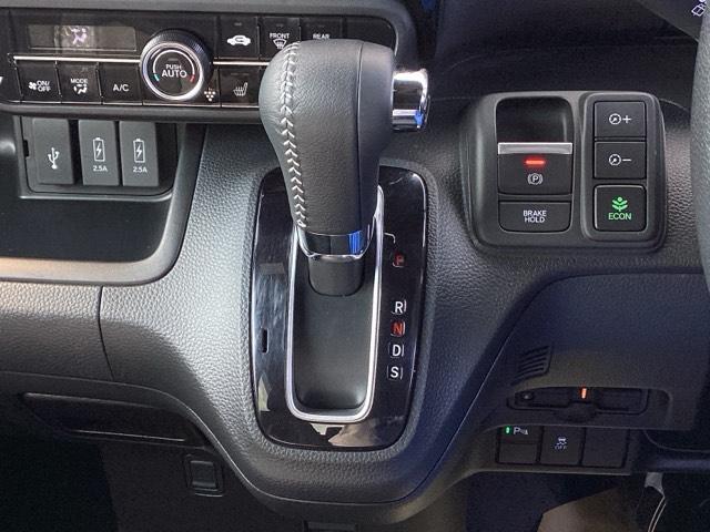 Ｎ－ＢＯＸカスタム Ｌターボ　純正ナビ　フルセグ　リアカメラ　両側自動スライドドア　盗難防止システム　衝突軽減Ｂ　バックガイドモニター　地デジＴＶ　横滑り防止装置　スマートキ－　ＬＥＤヘットライト　車線逸脱　キーレスエントリー（14枚目）